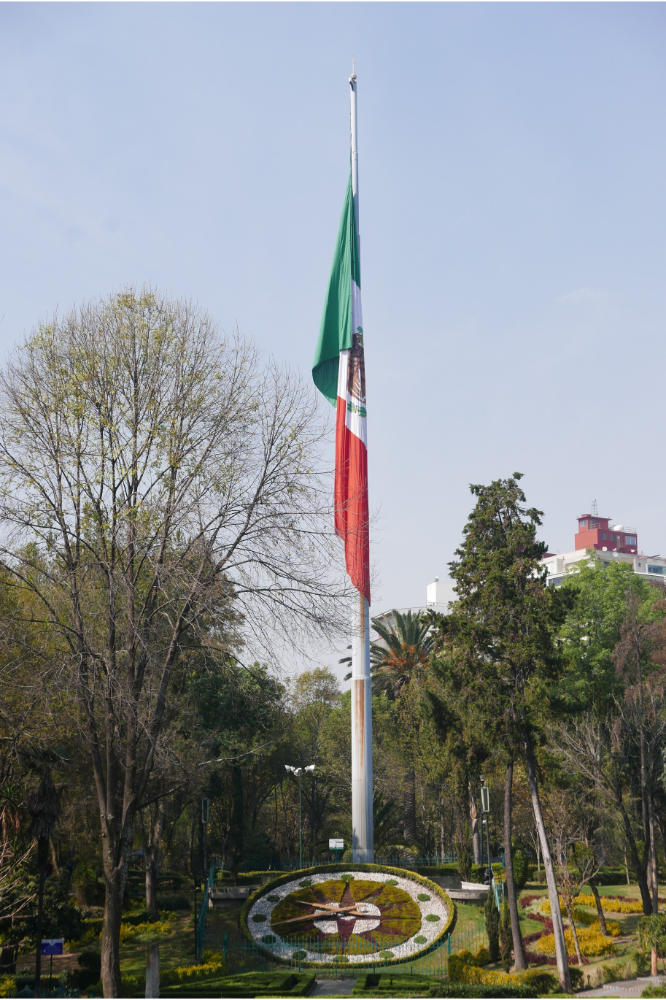 Flower clock in Parque Hundido in Mexico City