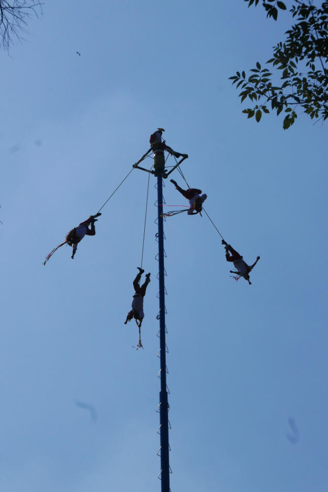 Indigenous artists flying in Chapultepec park