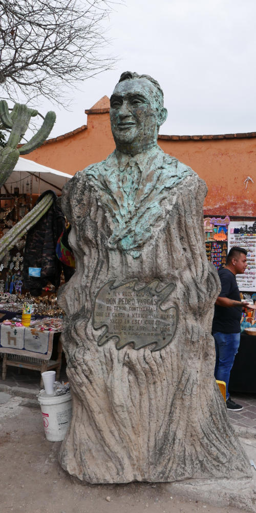 Statue at the lookout point (mirador) in San Miguel de Allende