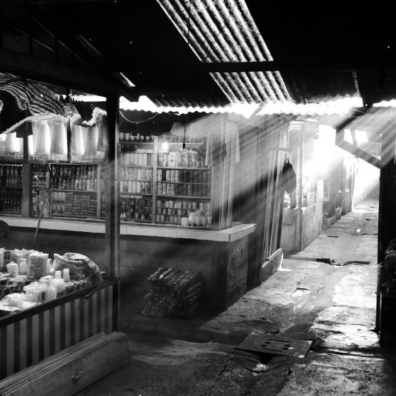 Morning sun in Minerva market in Xela