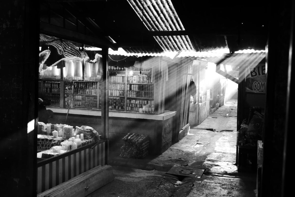 Morning sun in Minerva market in Xela