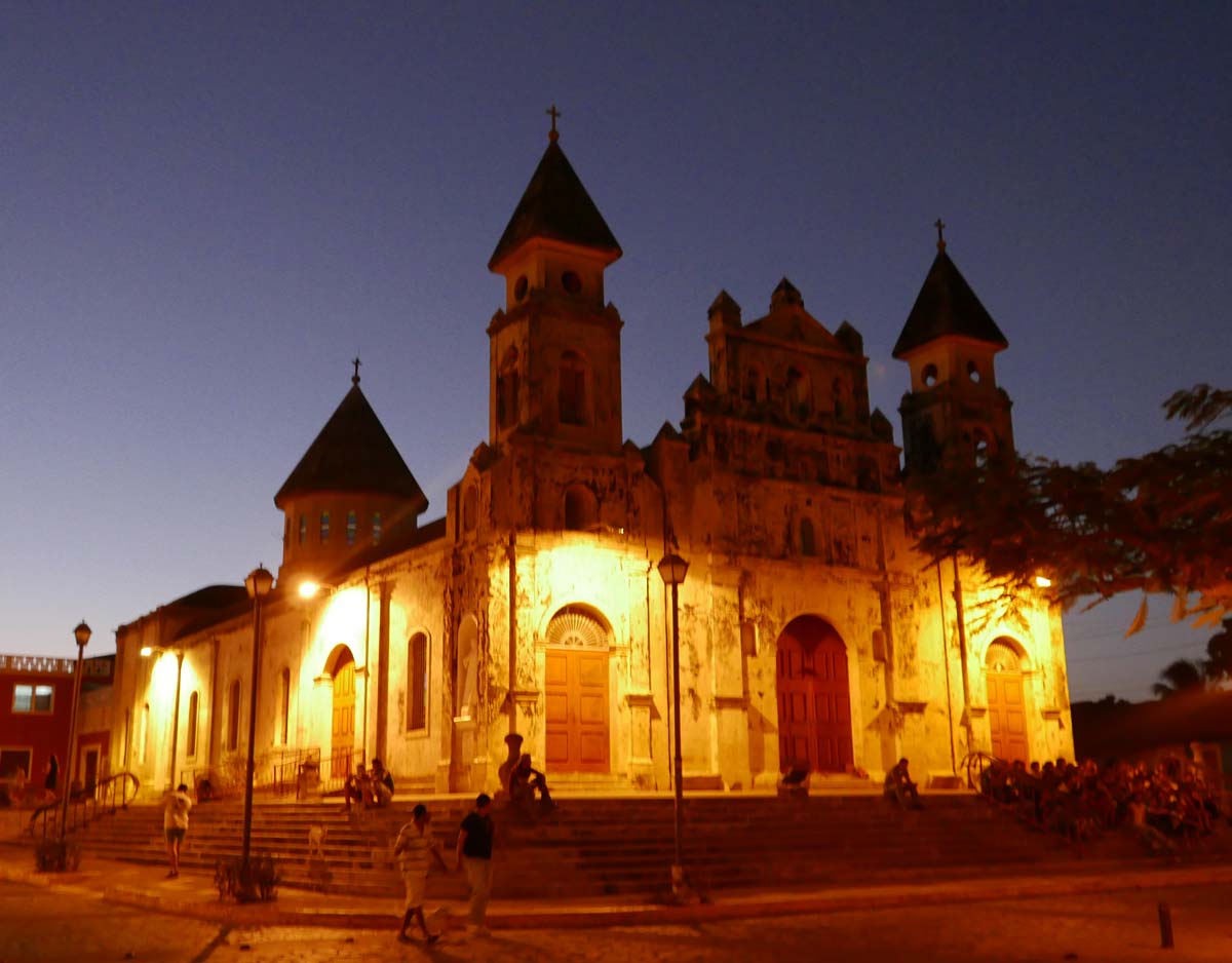Iglesia Guadalupe in Granada, Nicaragua by night