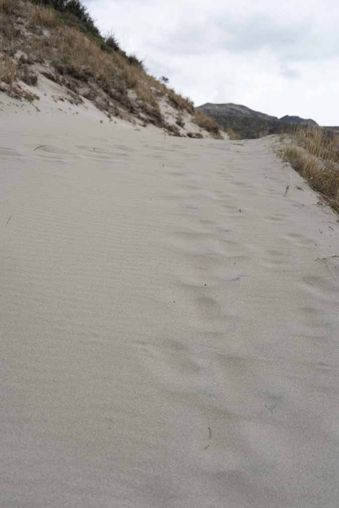 Sand dune on Quilotoa crater mountains, last stretch