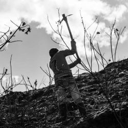 The farmer working the land, descent on day 1 Quilotoa loop