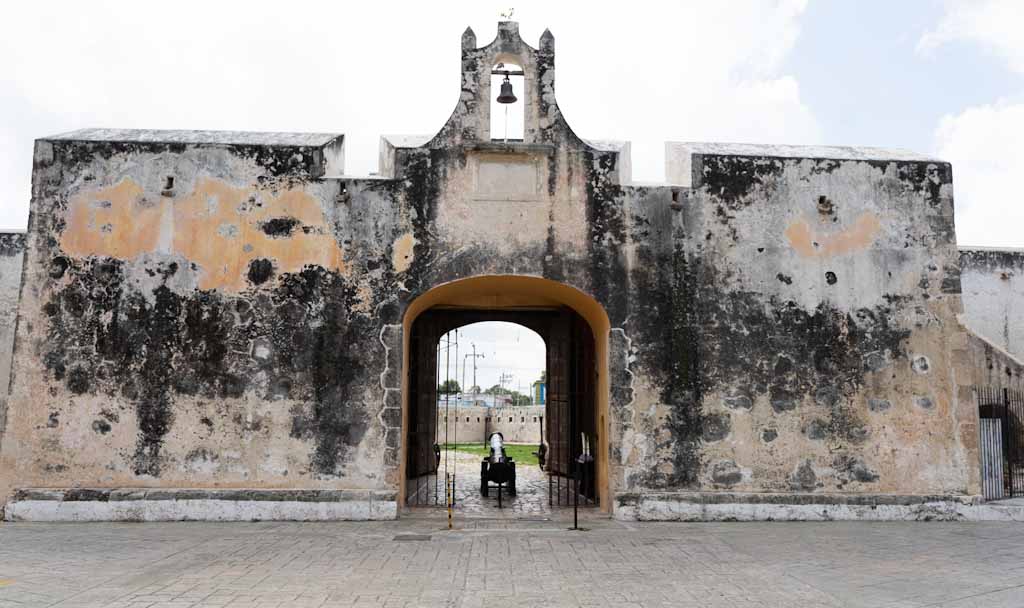 City wall gate with canon in Campeche