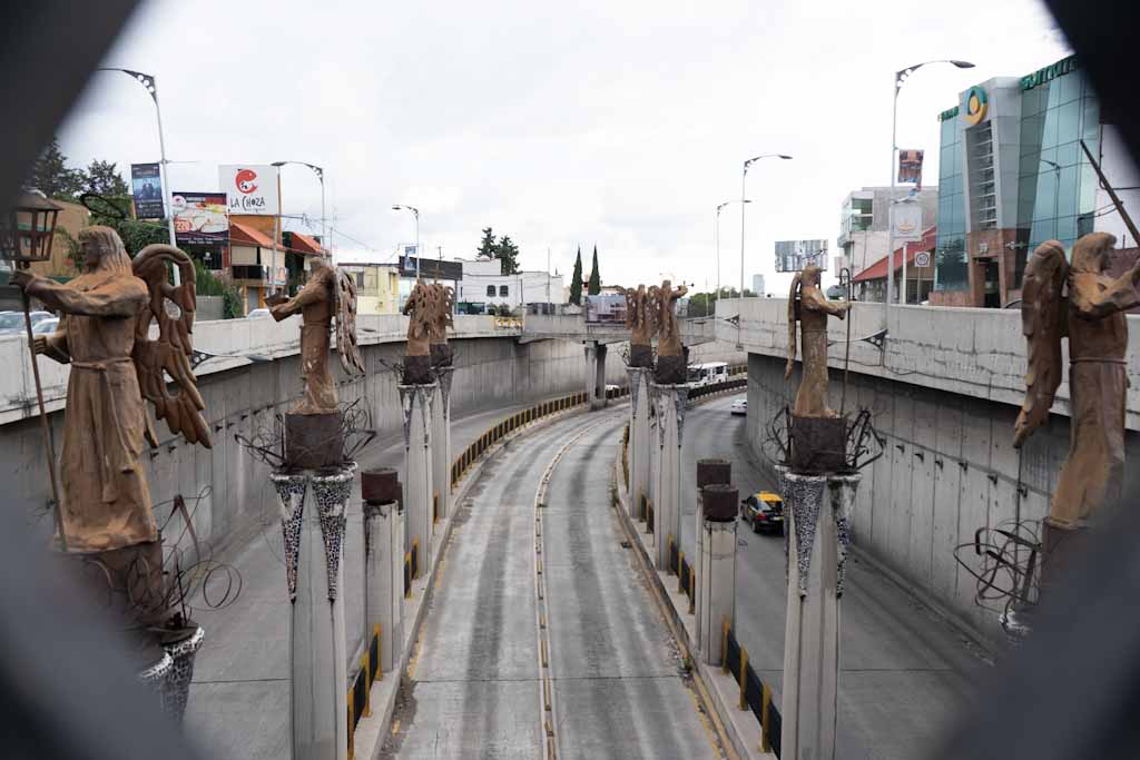Statues on the Puebla highway